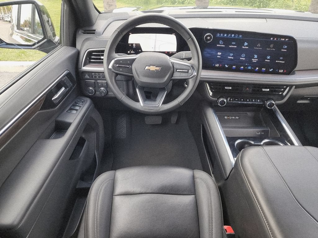 2025 Chevrolet Suburban LT
