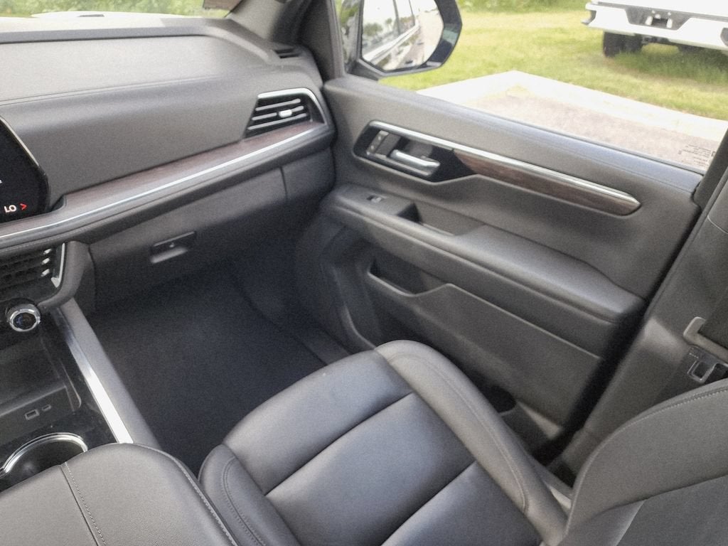 2025 Chevrolet Suburban LT
