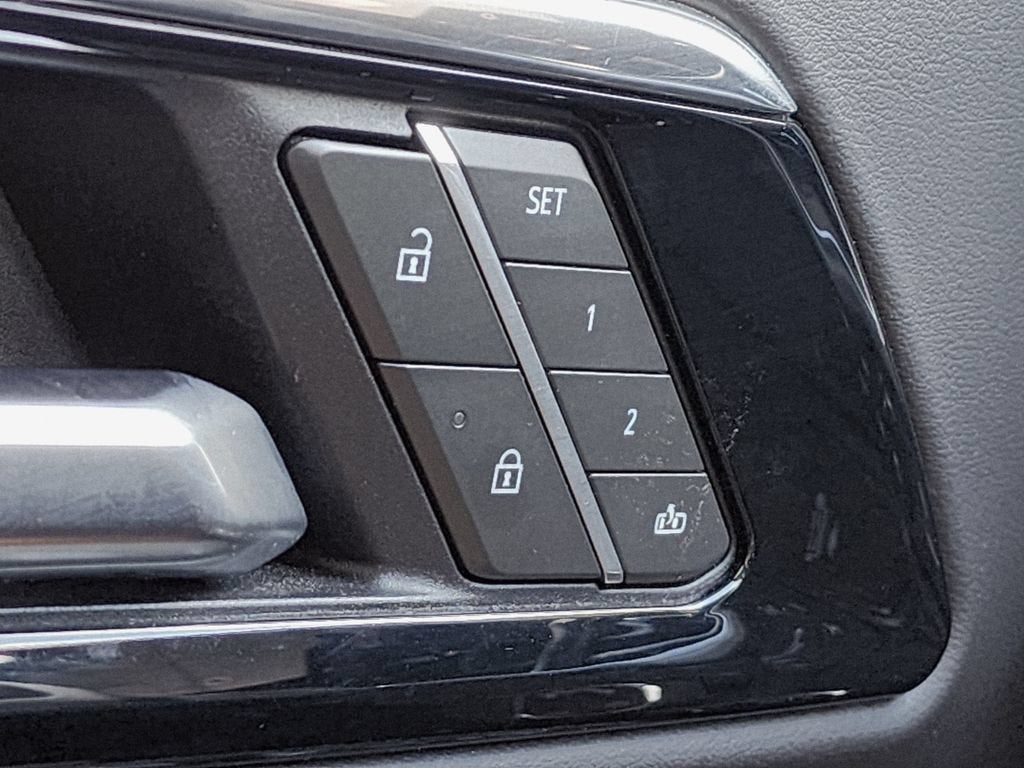 2025 Chevrolet Suburban LT