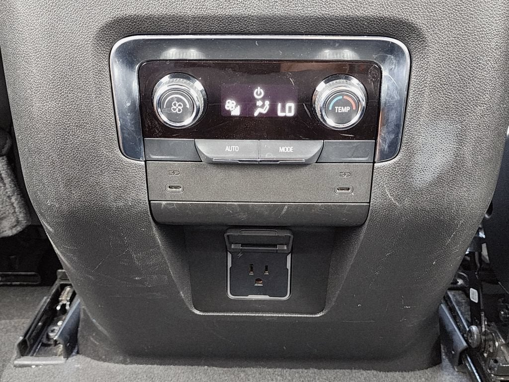 2025 Chevrolet Suburban LT