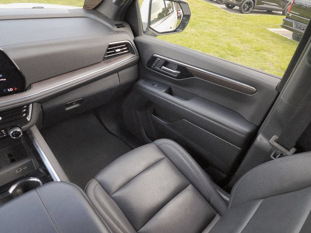 2025 Chevrolet Suburban LT
