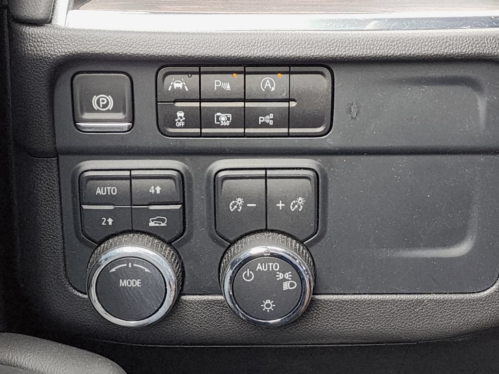 2025 Chevrolet Suburban LT