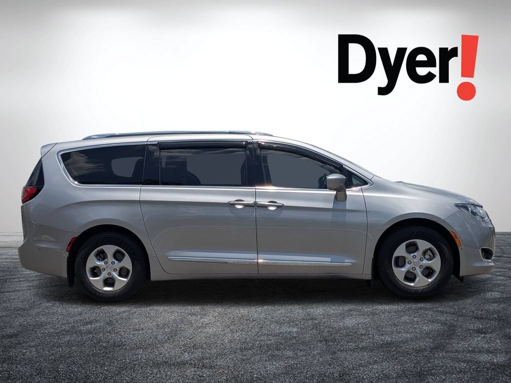 2017 Chrysler Pacifica Touring-L Plus