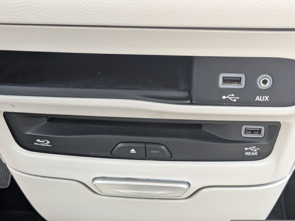 2017 Chrysler Pacifica Touring-L Plus