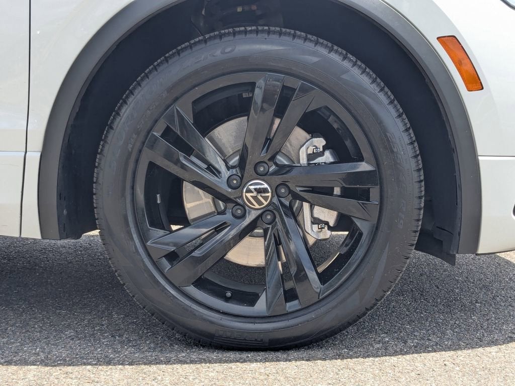2023 Volkswagen Tiguan SE R-Line Black