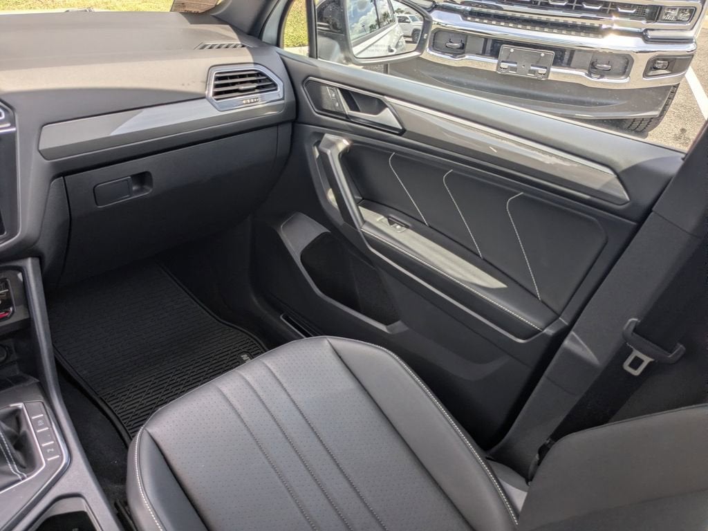 2023 Volkswagen Tiguan SE R-Line Black