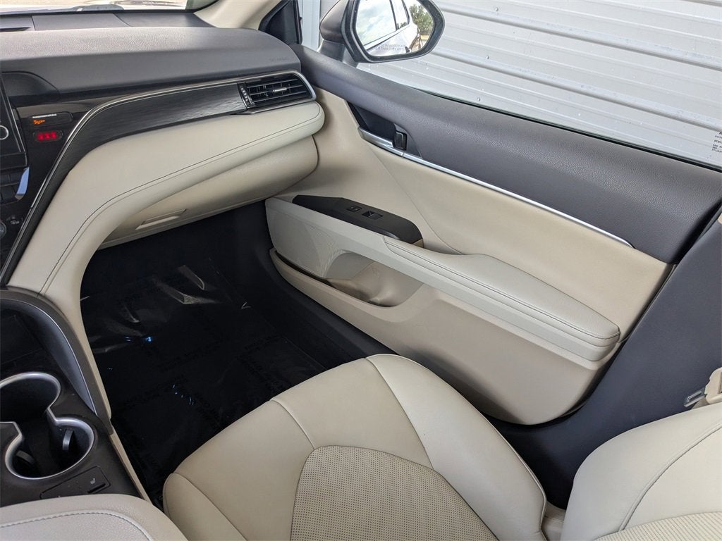 2022 Toyota Camry Hybrid XLE