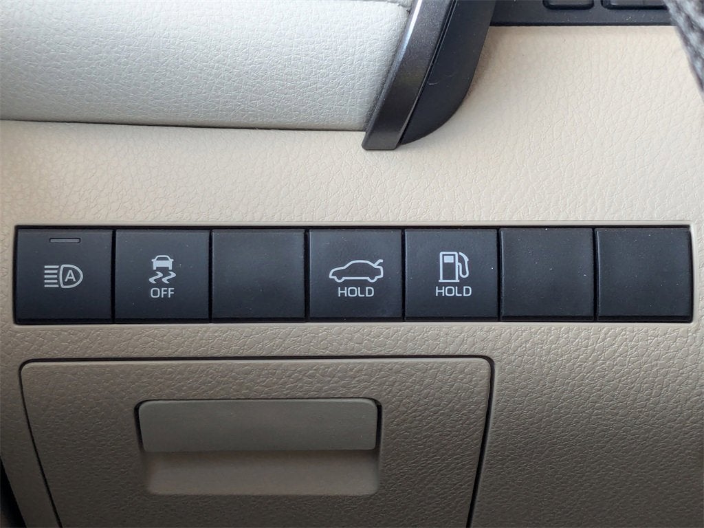 2022 Toyota Camry Hybrid XLE