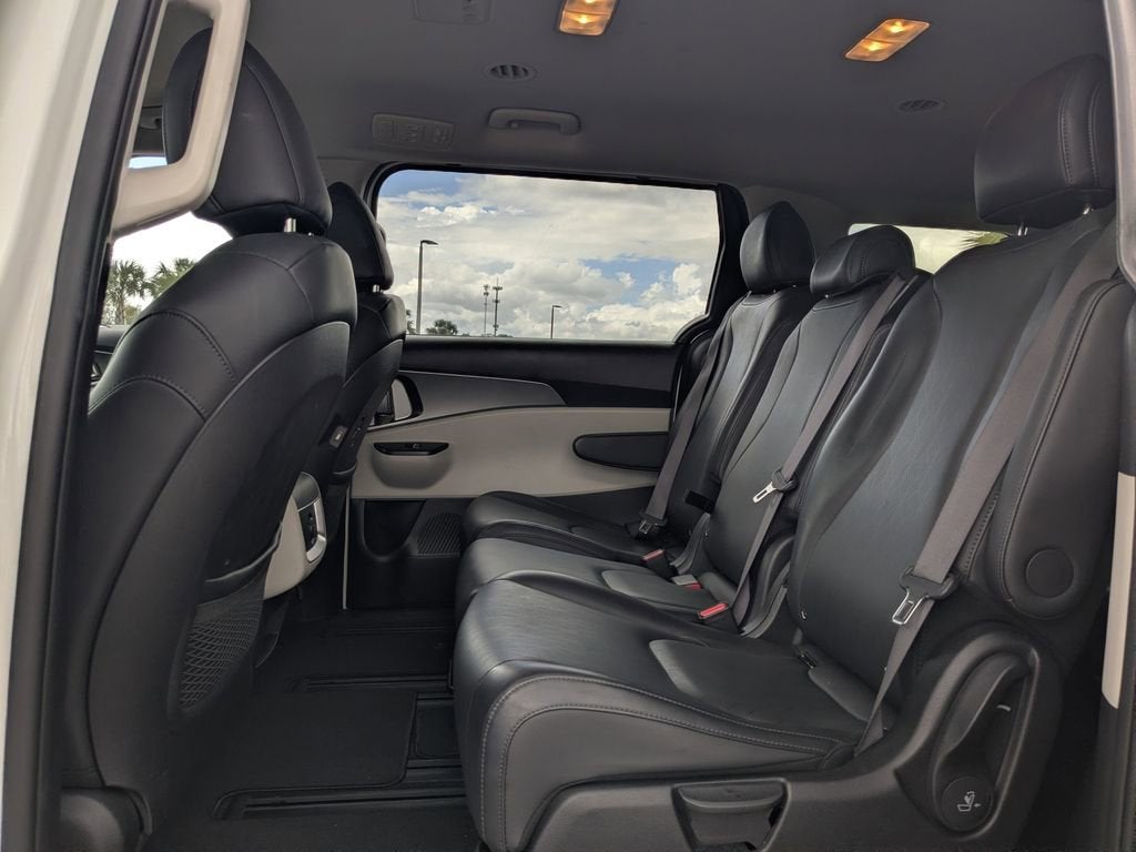 2024 Kia Carnival LX