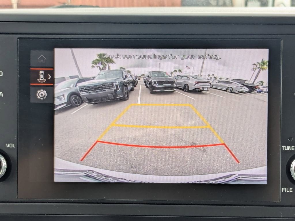 2024 Kia Carnival LX