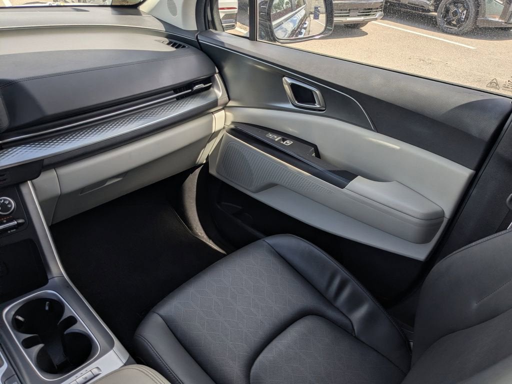 2024 Kia Carnival LX