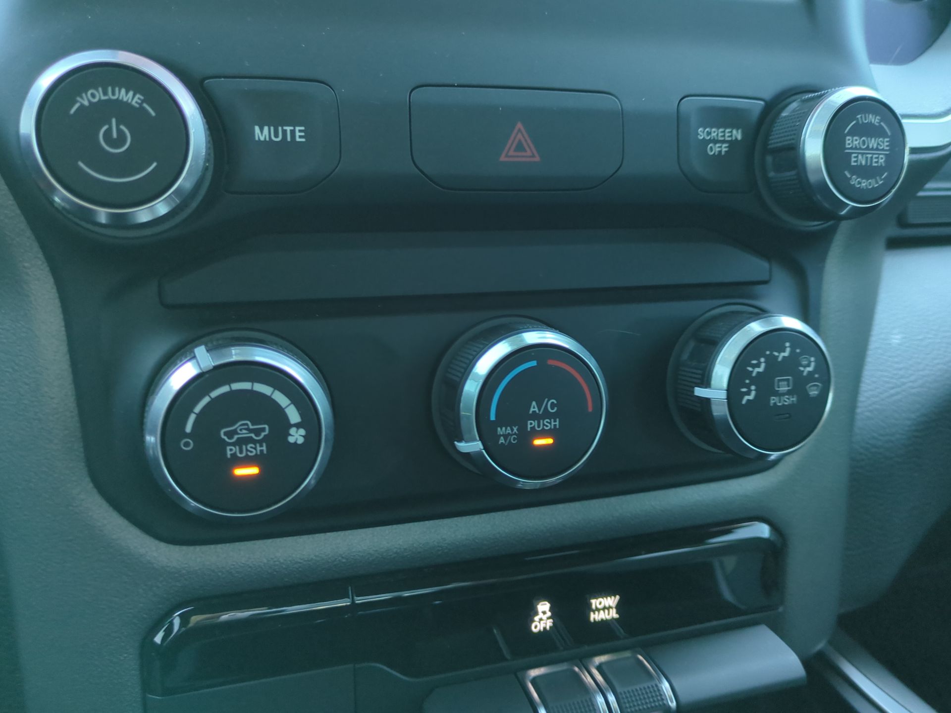 2022 RAM 1500 Big Horn Quad Cab 4x4 6'4" Box