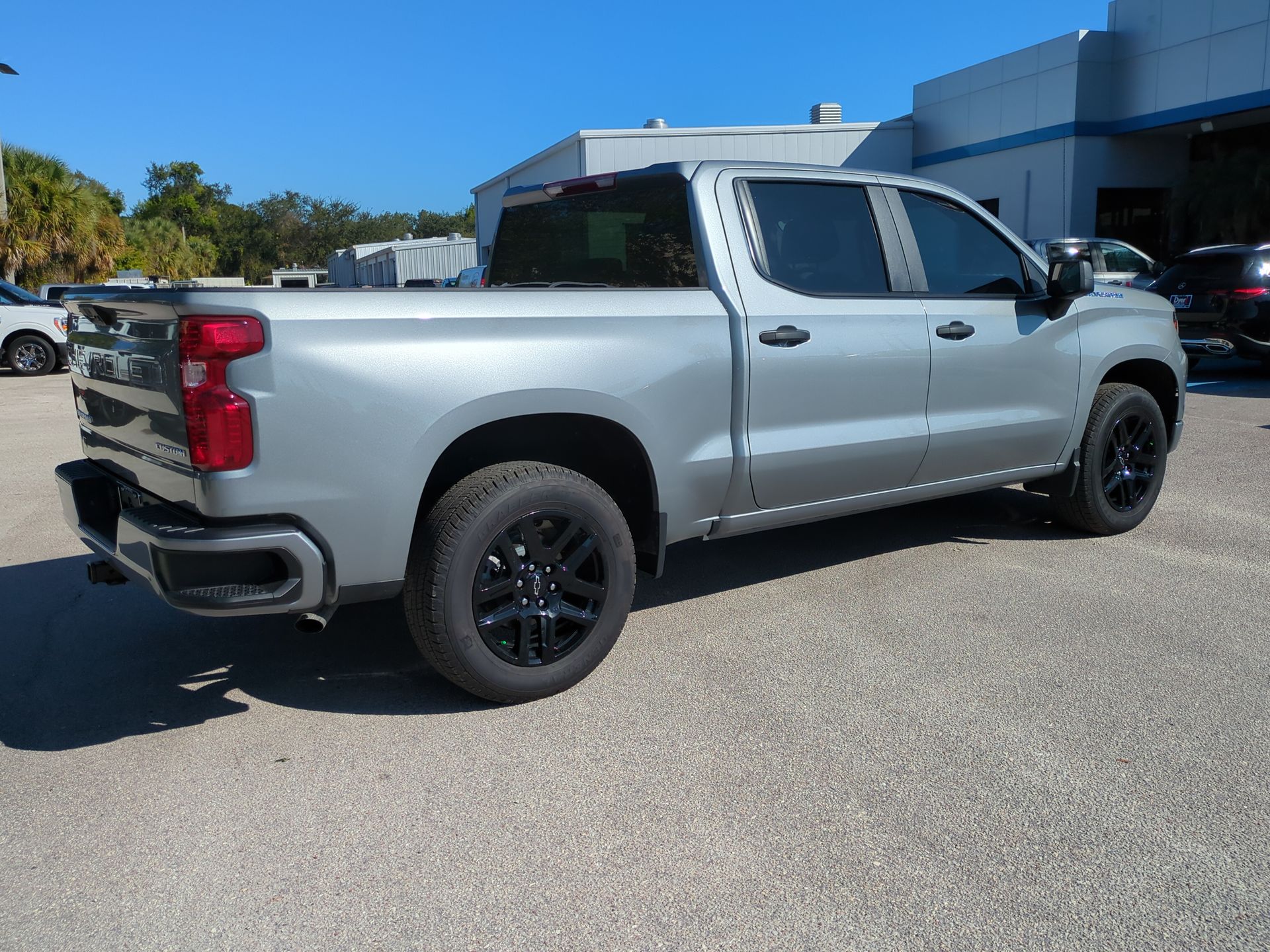 2025 Chevrolet Silverado 1500 Custom