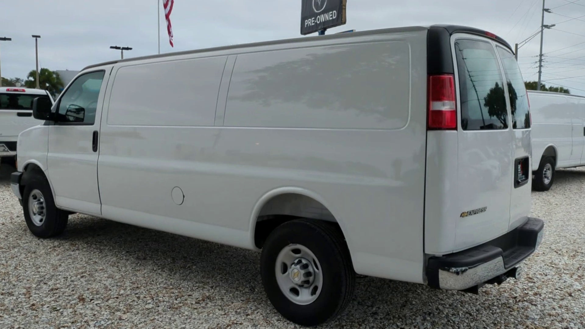 2025 Chevrolet Express Cargo WT