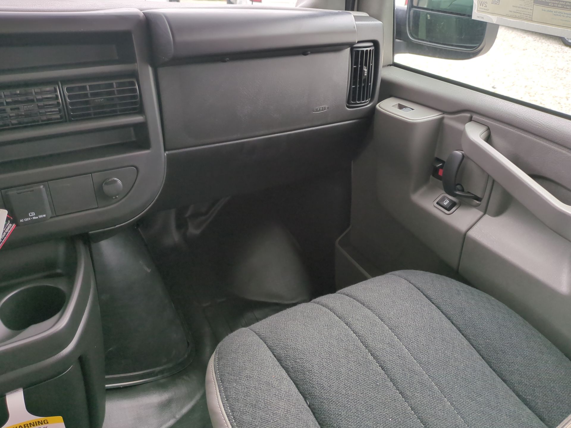 2025 Chevrolet Express Cargo WT