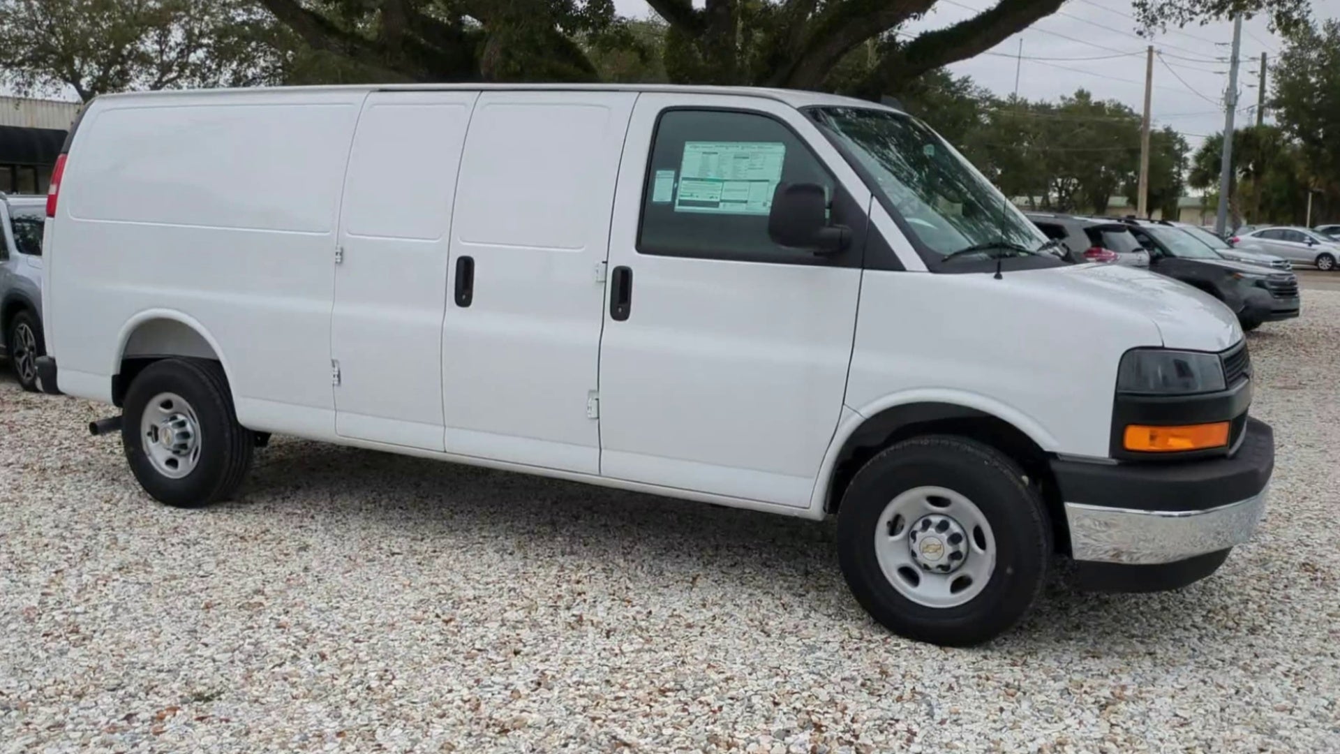 2025 Chevrolet Express Cargo WT