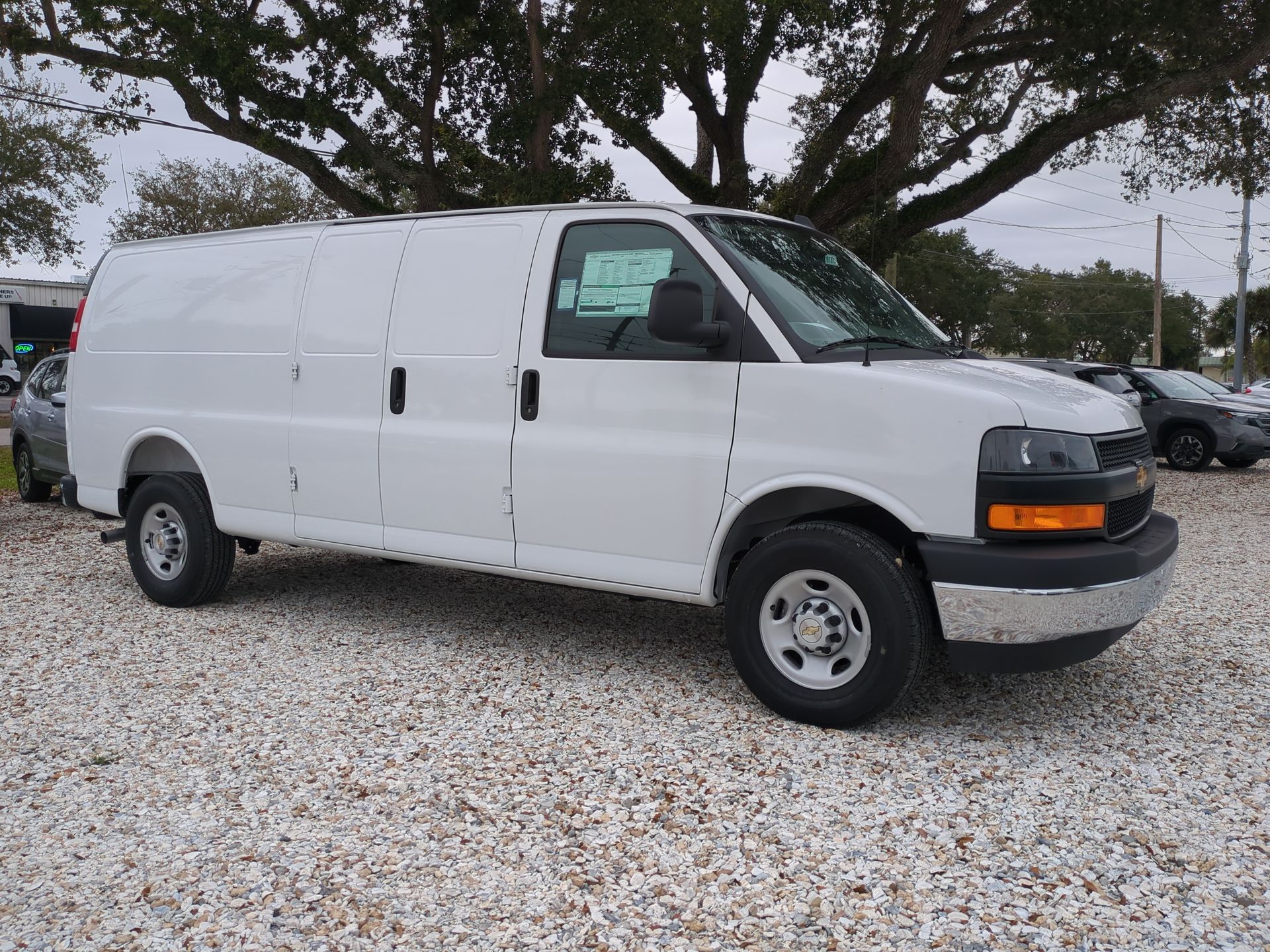 2025 Chevrolet Express Cargo WT