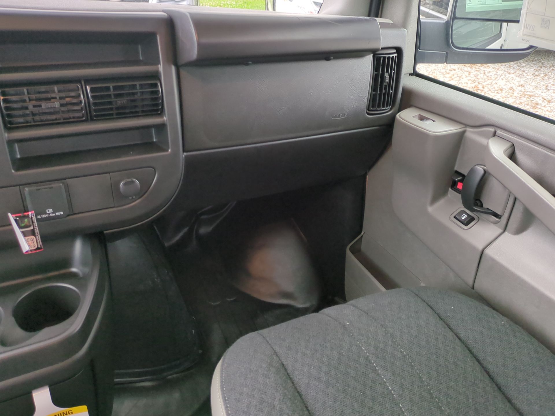 2025 Chevrolet Express Cargo WT