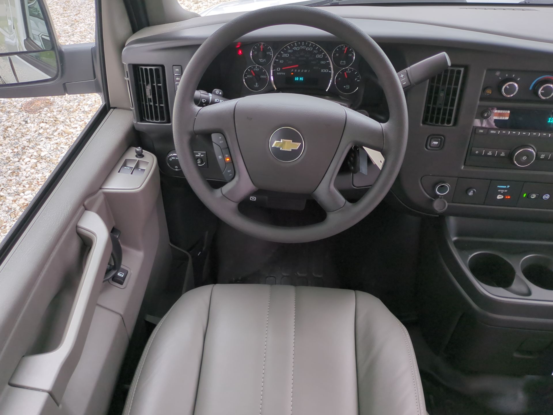 2025 Chevrolet Express Cargo 3500 WT