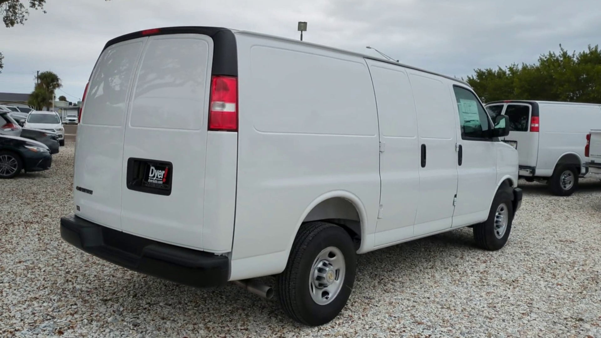 2025 Chevrolet Express Cargo WT
