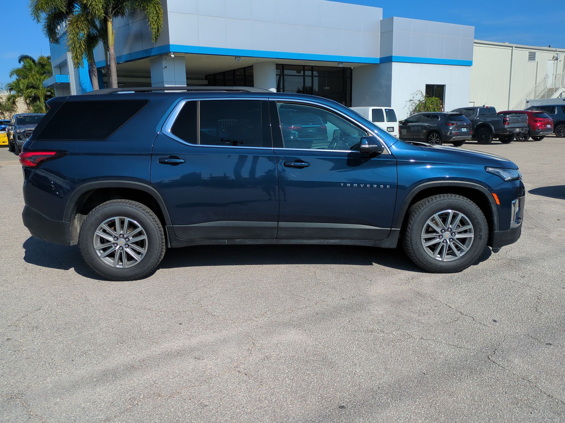 2022 Chevrolet Traverse LT Cloth