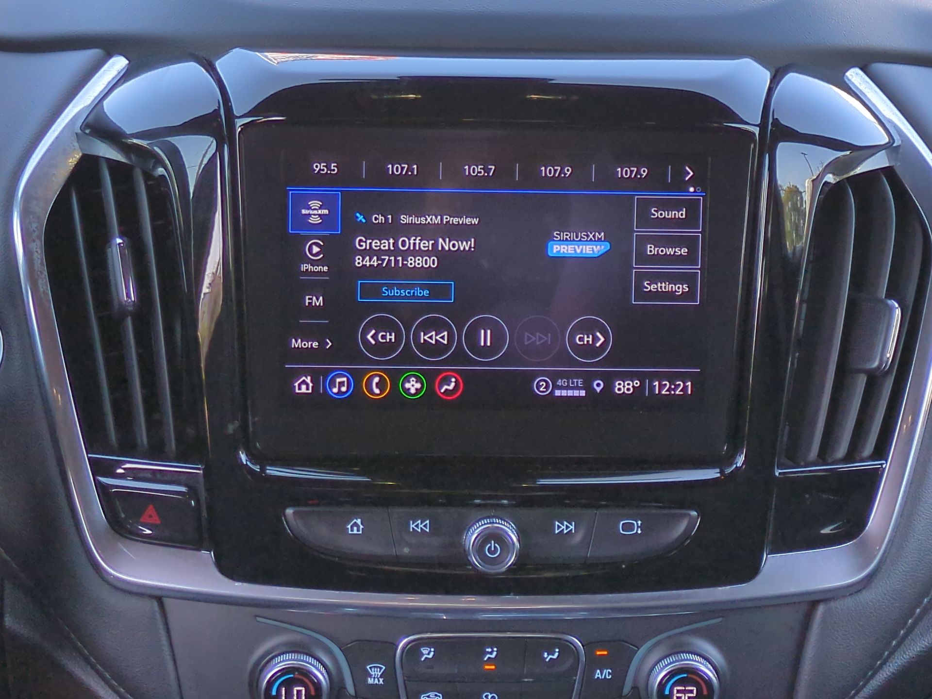 2022 Chevrolet Traverse LT Cloth