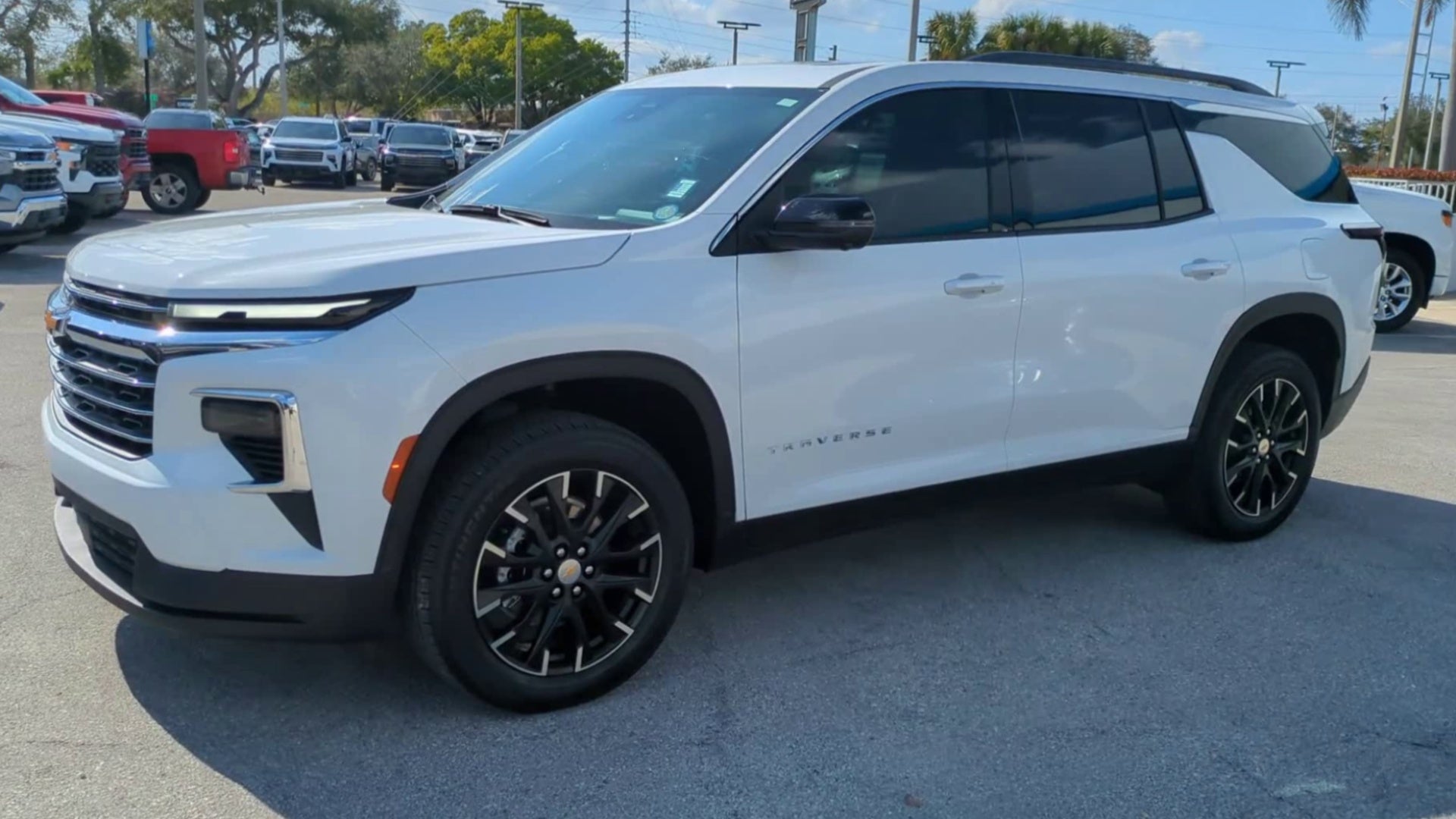 2025 Chevrolet Traverse LT