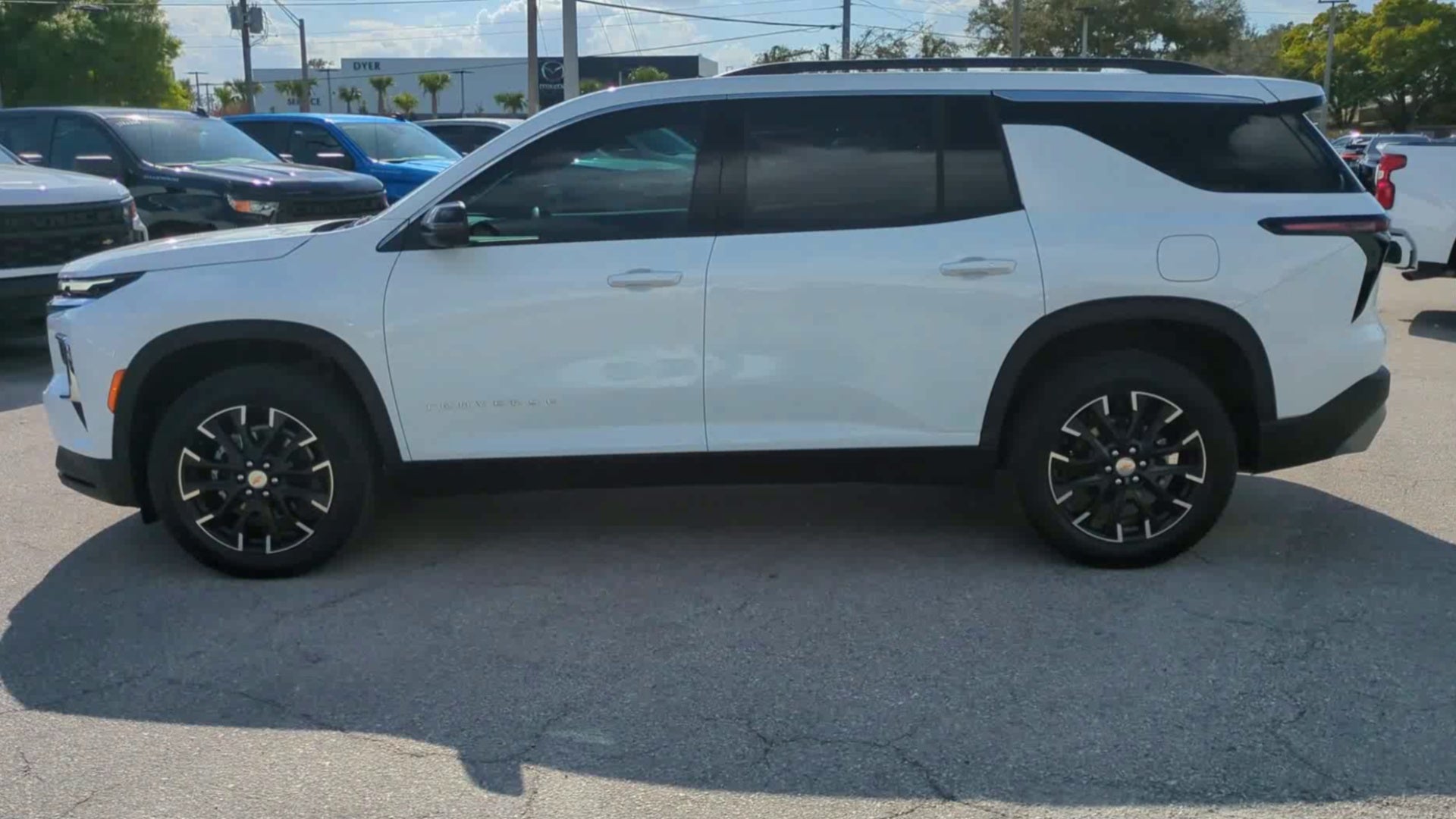 2025 Chevrolet Traverse LT