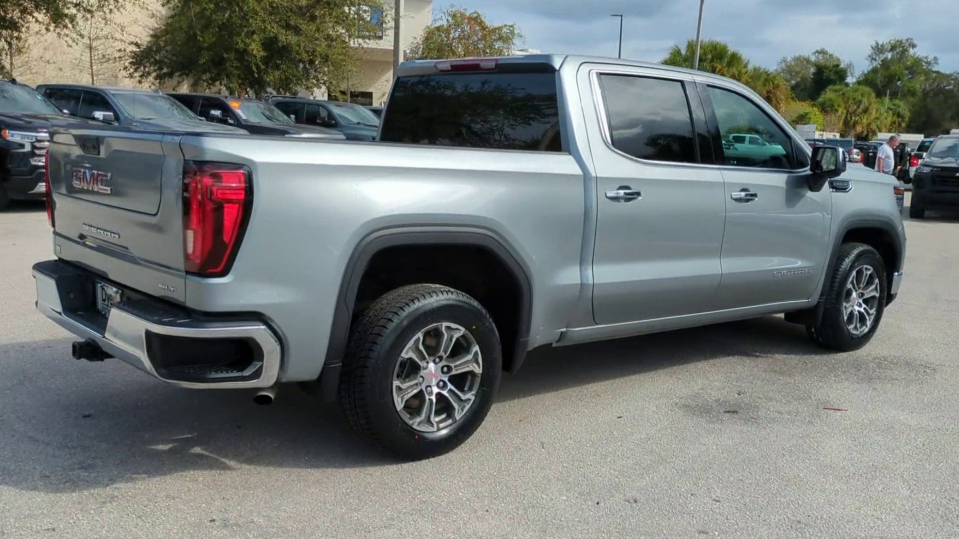 2025 GMC Sierra 1500 SLT