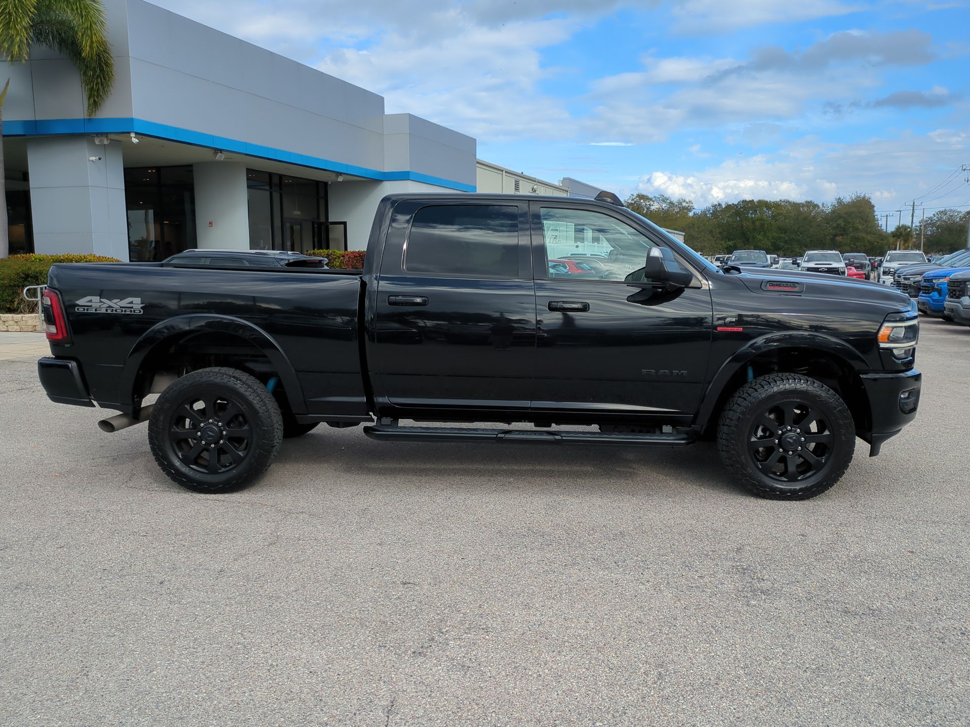 2019 RAM 2500 Laramie Crew Cab 4x4 6'4" Box