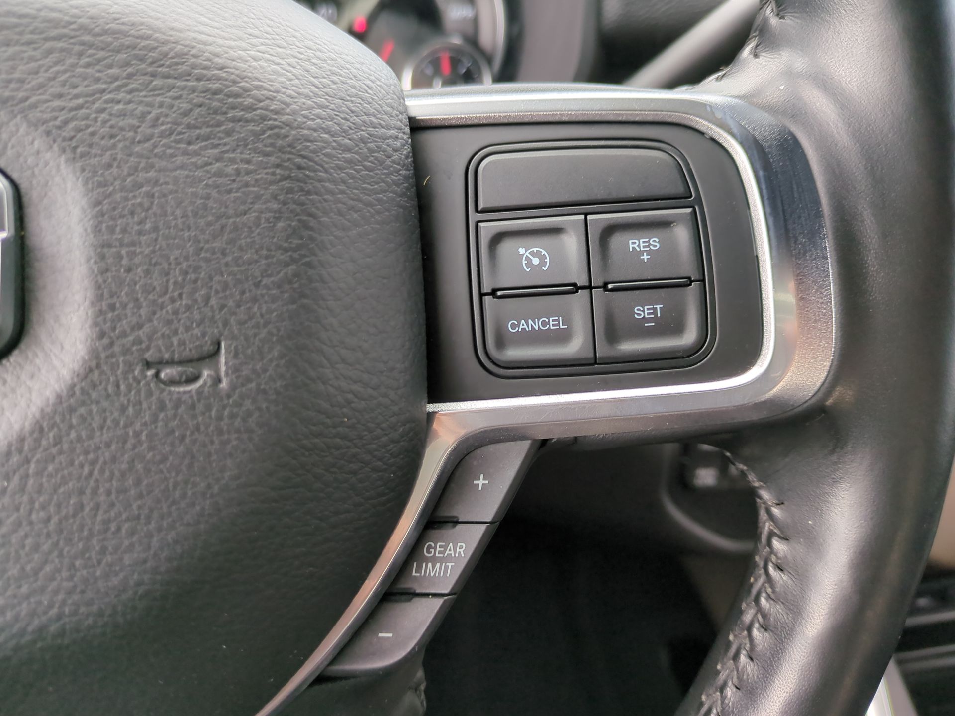 2019 RAM 2500 Laramie Crew Cab 4x4 6'4" Box