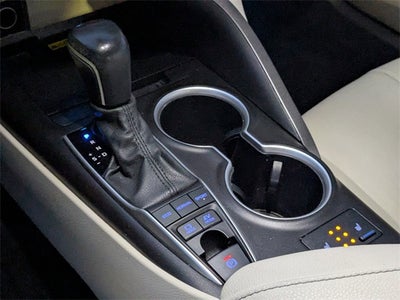 2022 Toyota Camry Hybrid XLE