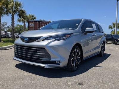2025 Toyota Sienna Platinum 7 Passenger