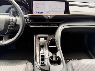 2025 Toyota Crown Signia Limited